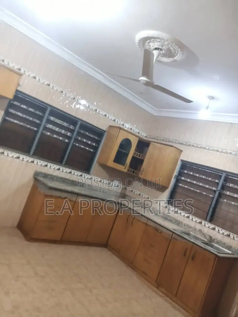 5bdrm House in E A Properties, Ghana Flag for rent