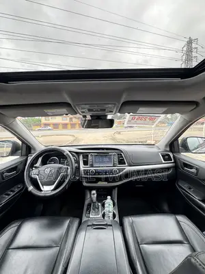 Toyota Highlander XLE 4x2 V6 (3.5L 6cyl 8A) 2017 Black