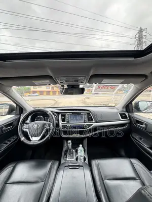 Toyota Highlander XLE 4x2 V6 (3.5L 6cyl 8A) 2017 Black