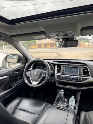 Toyota Highlander XLE 4x2 V6 (3.5L 6cyl 8A) 2017 Black
