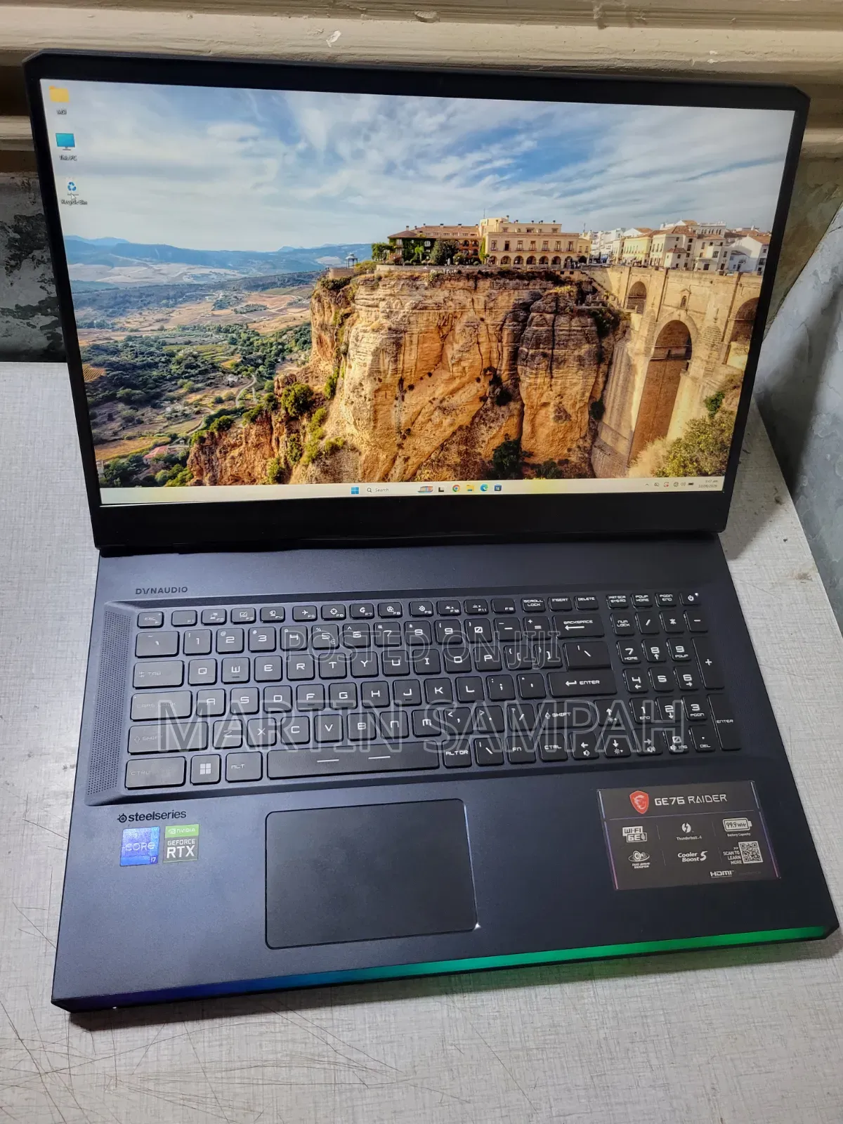 Laptop MSI GE75 Raider 11UH 32GB Intel Core i7 SSD 1.5T