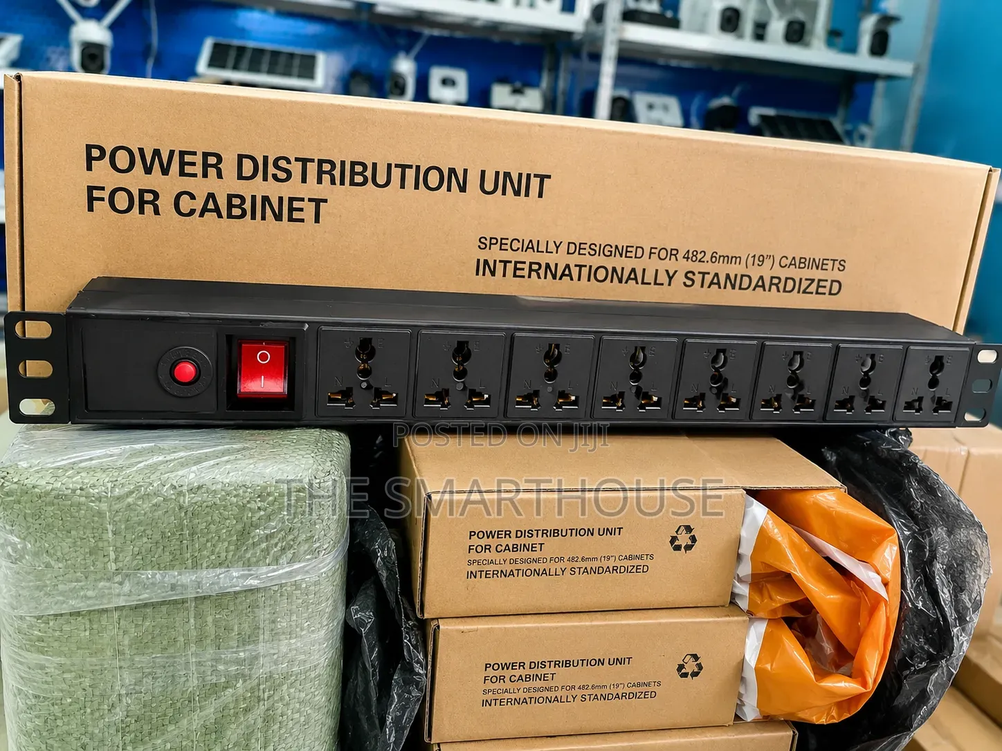 8-Way Cabinet Power Distribution Unit (PDU)