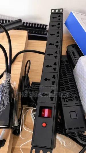 8-Way Cabinet Power Distribution Unit (PDU)