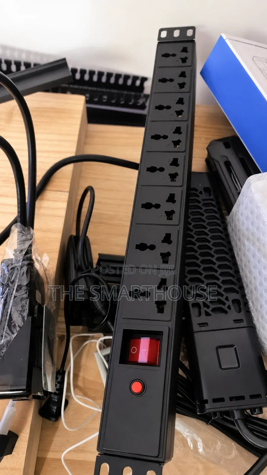 8-Way Cabinet Power Distribution Unit (PDU)