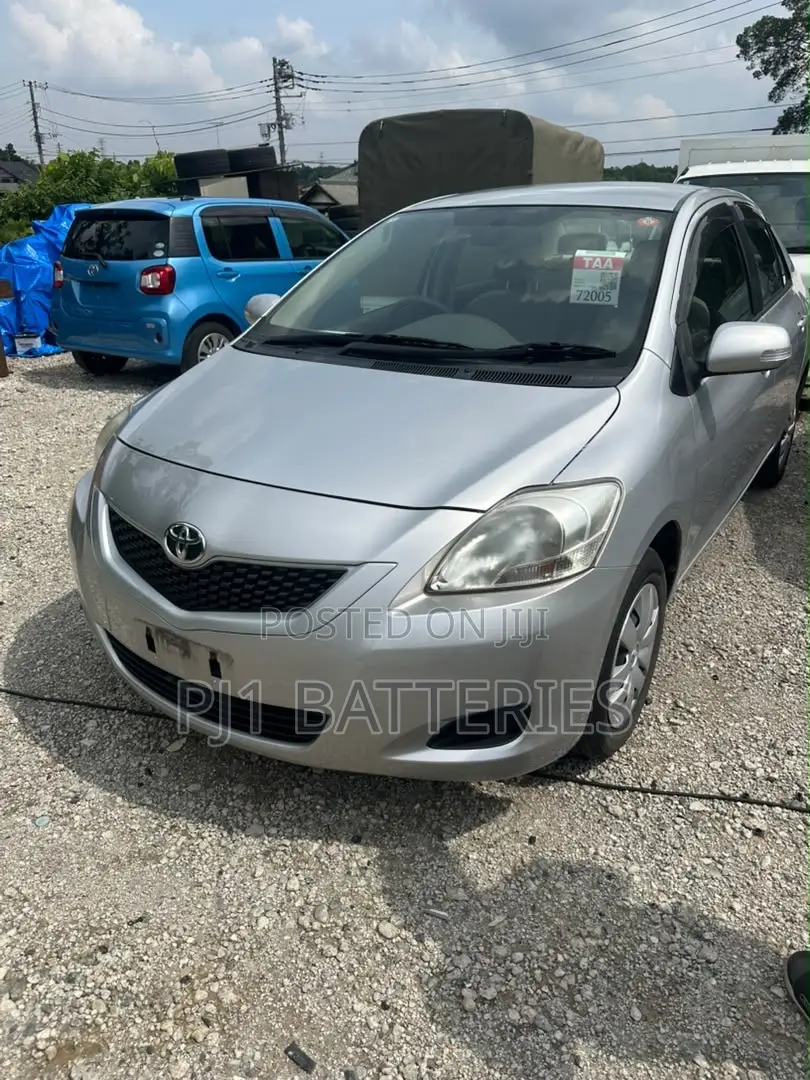 Toyota Belta 2010 Silver