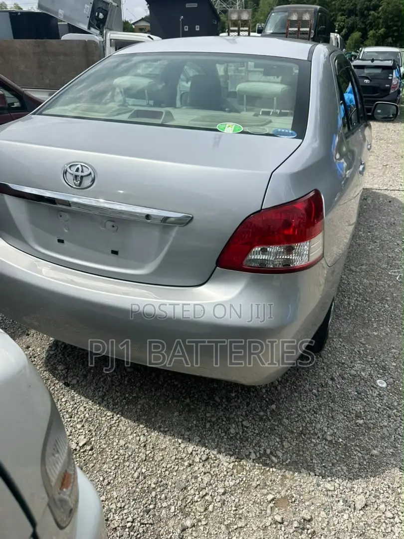 Toyota Belta 2010 Silver