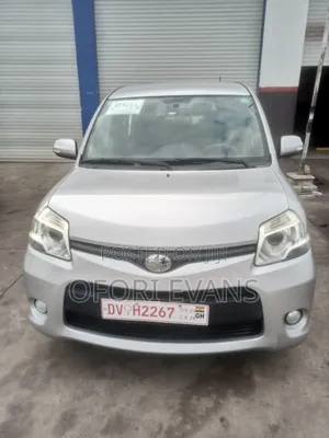 Toyota Sienta 2013 Silver