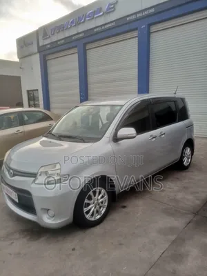 Toyota Sienta 2013 Silver