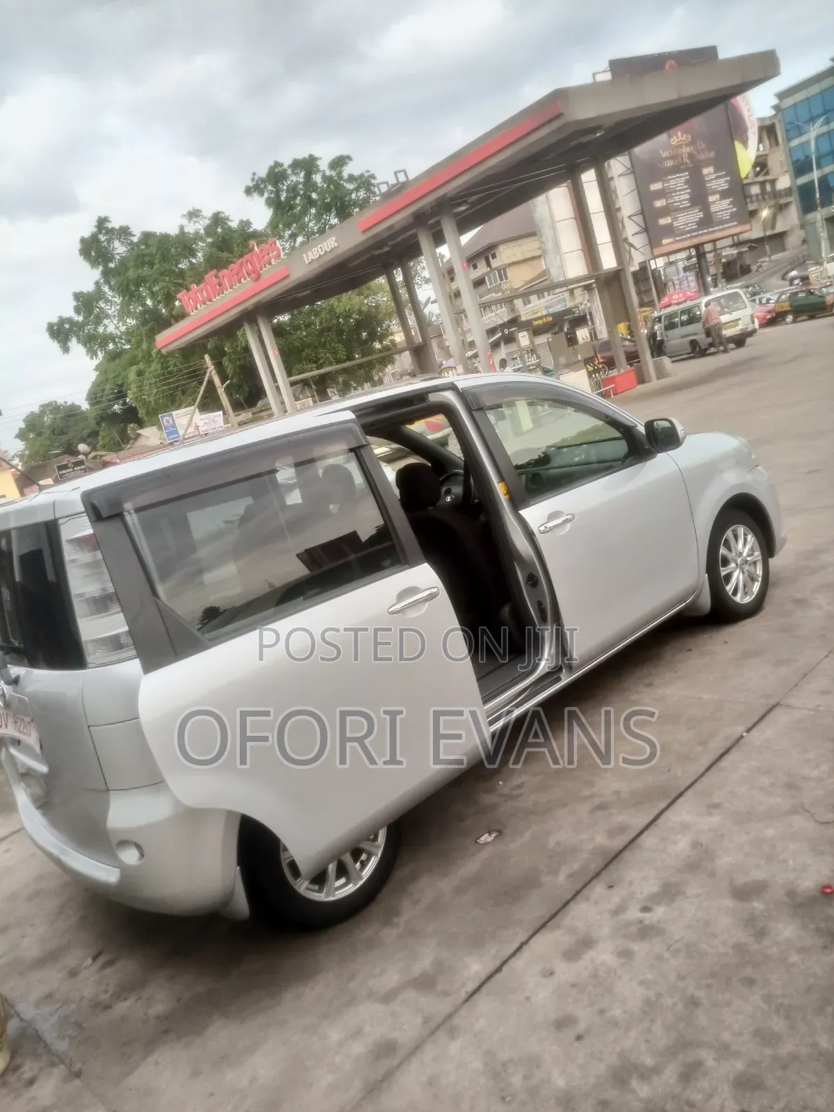 Toyota Sienta 2013 Silver