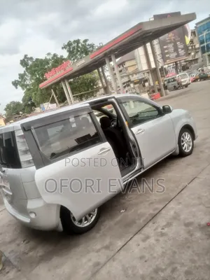 Toyota Sienta 2013 Silver