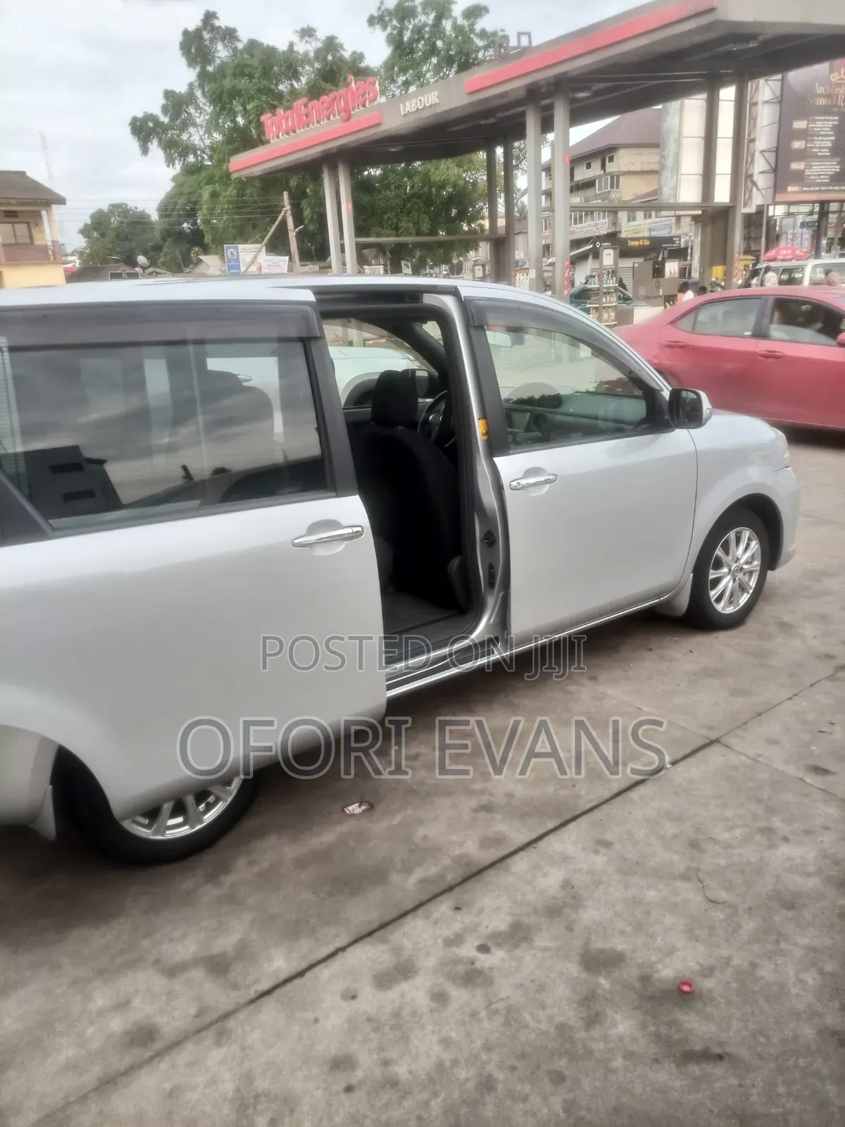 Toyota Sienta 2013 Silver