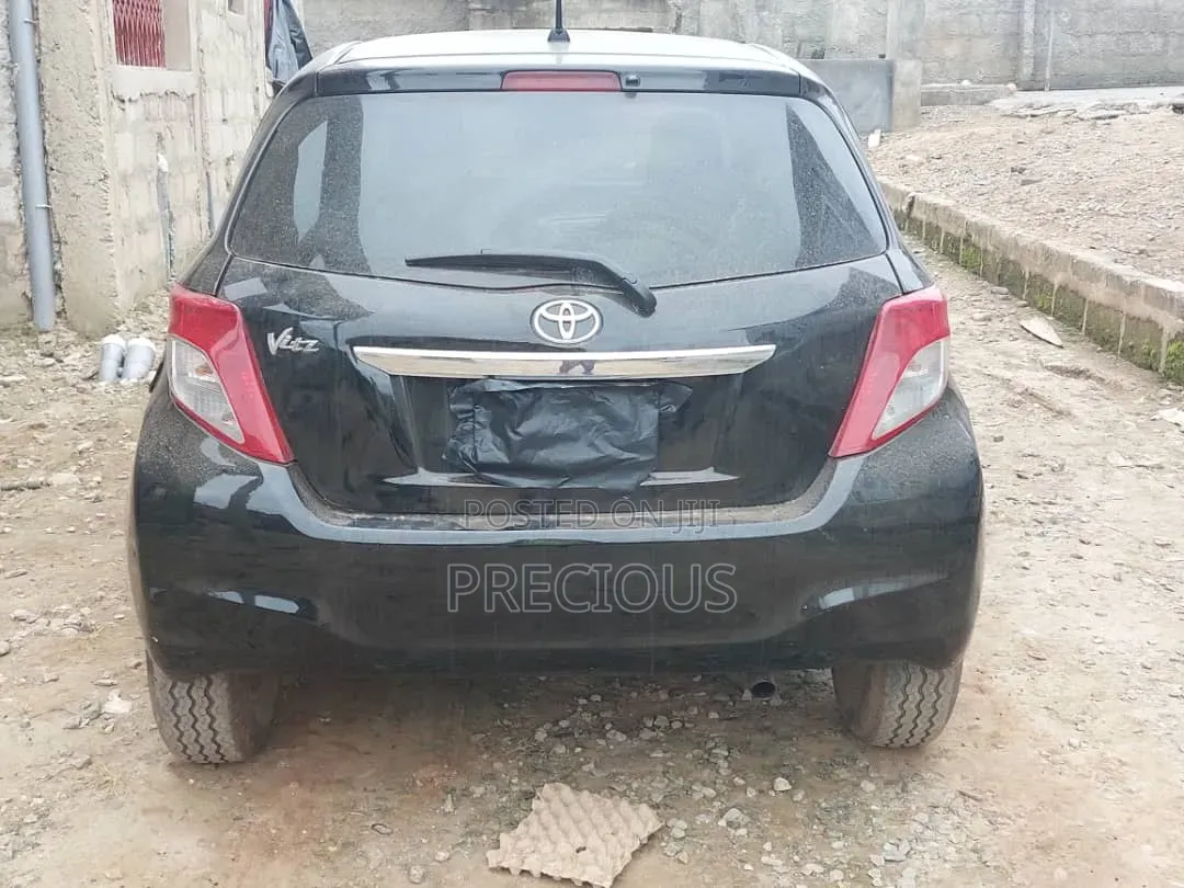Toyota Vitz 2012 Black