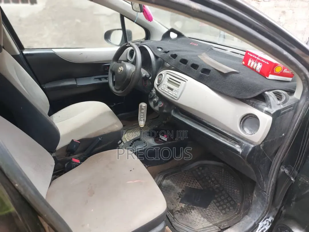 Toyota Vitz 2012 Black