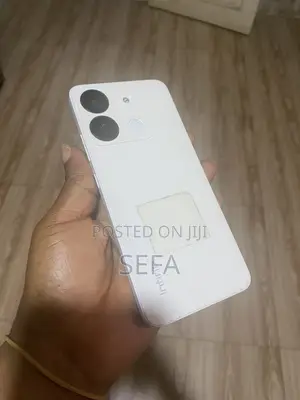 Infinix Smart 7 HD 64 GB White