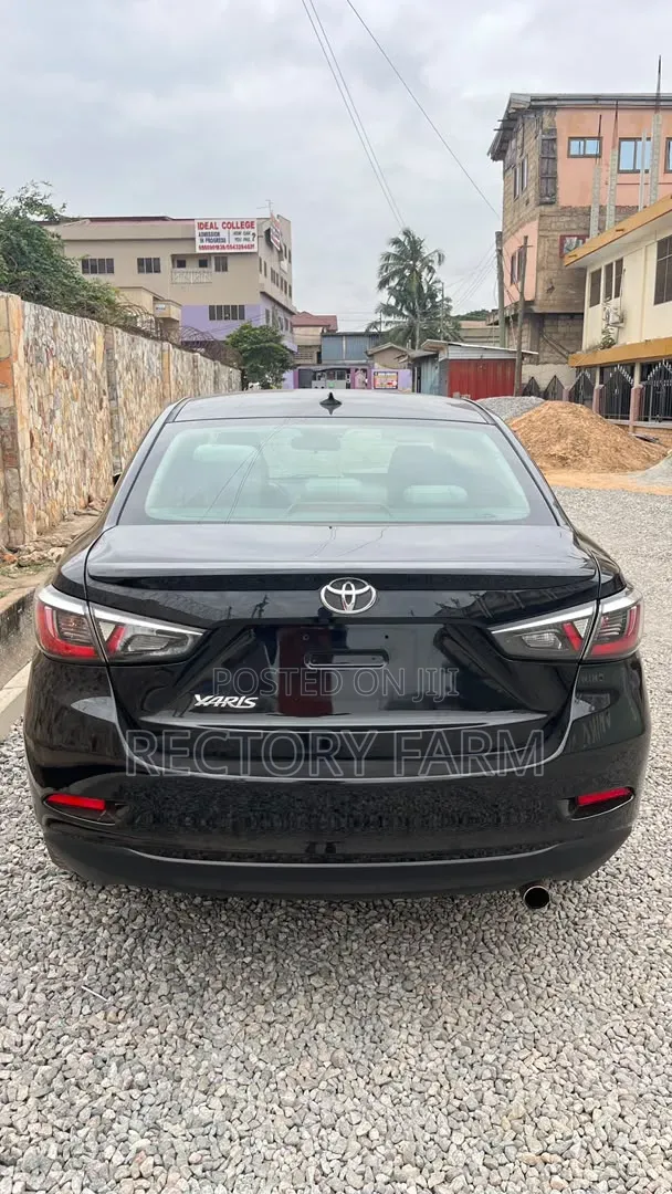 Toyota Yaris LE Sedan 4dr 2019 Black