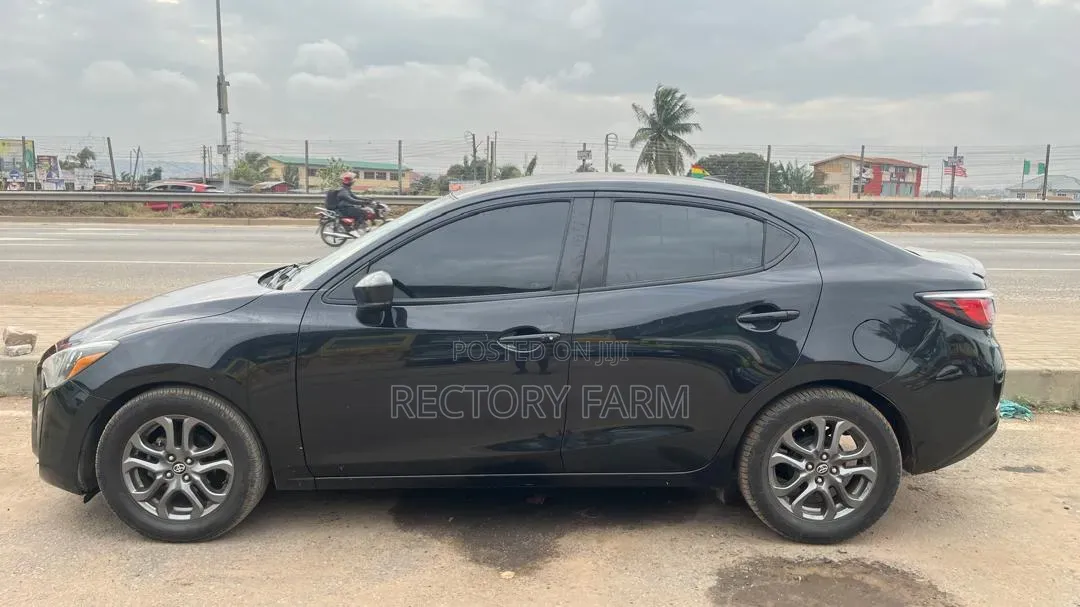 Toyota Yaris LE Sedan 4dr 2019 Black