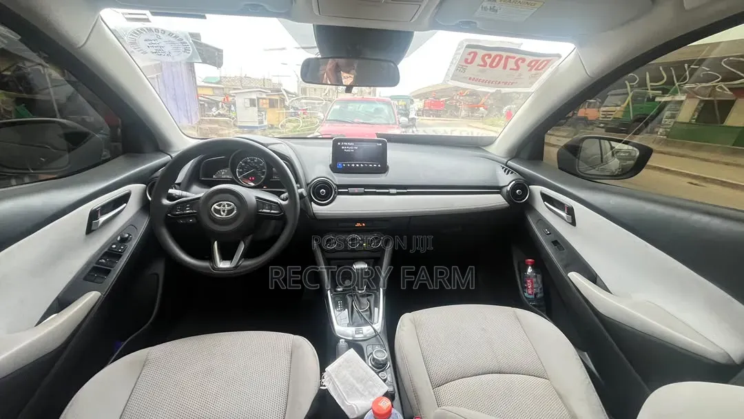 Toyota Yaris LE Sedan 4dr 2019 Black