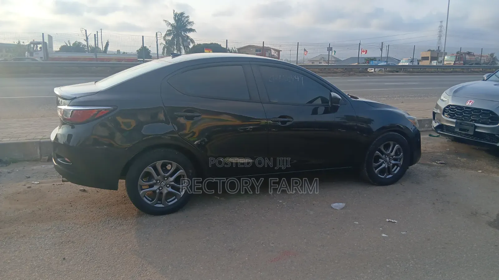 Toyota Yaris LE Sedan 4dr 2019 Black