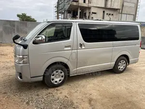 Toyota HiAce 2015 Silver