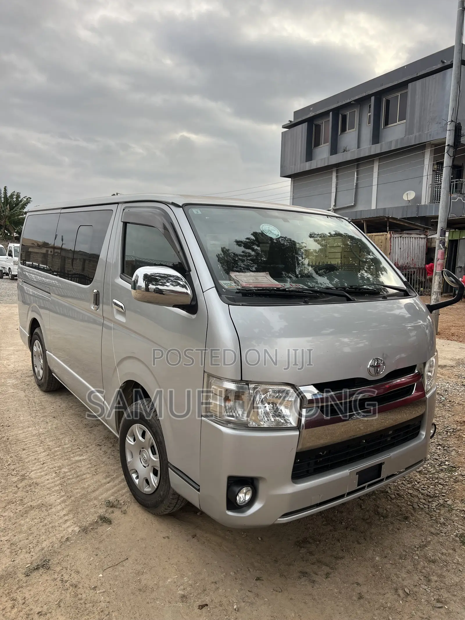Toyota HiAce 2015 Silver