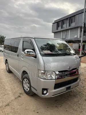 Toyota HiAce 2015 Silver