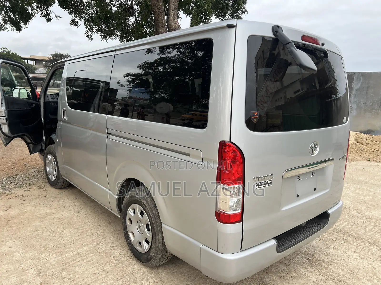 Toyota HiAce 2015 Silver