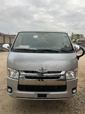 Toyota HiAce 2015 Silver