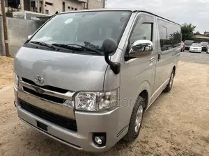 Toyota HiAce 2015 Silver