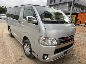 Toyota HiAce 2015 Silver