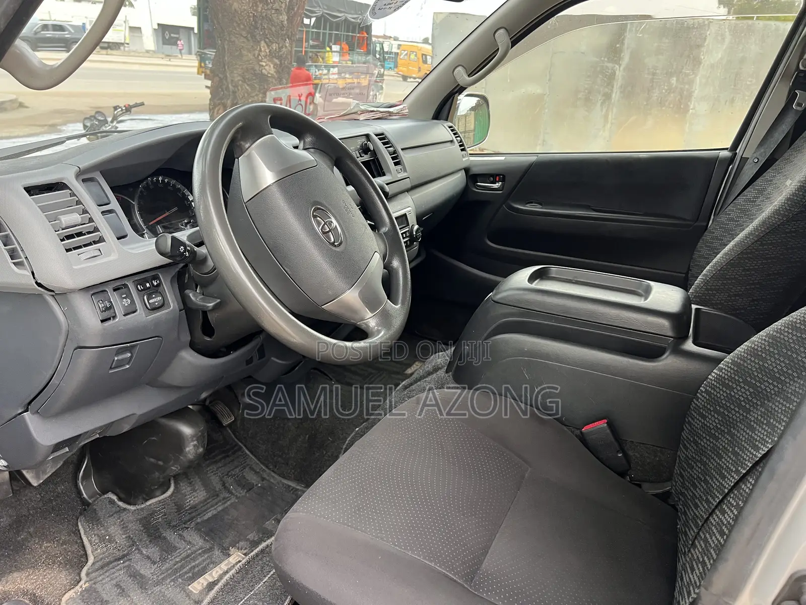 Toyota HiAce 2015 Silver