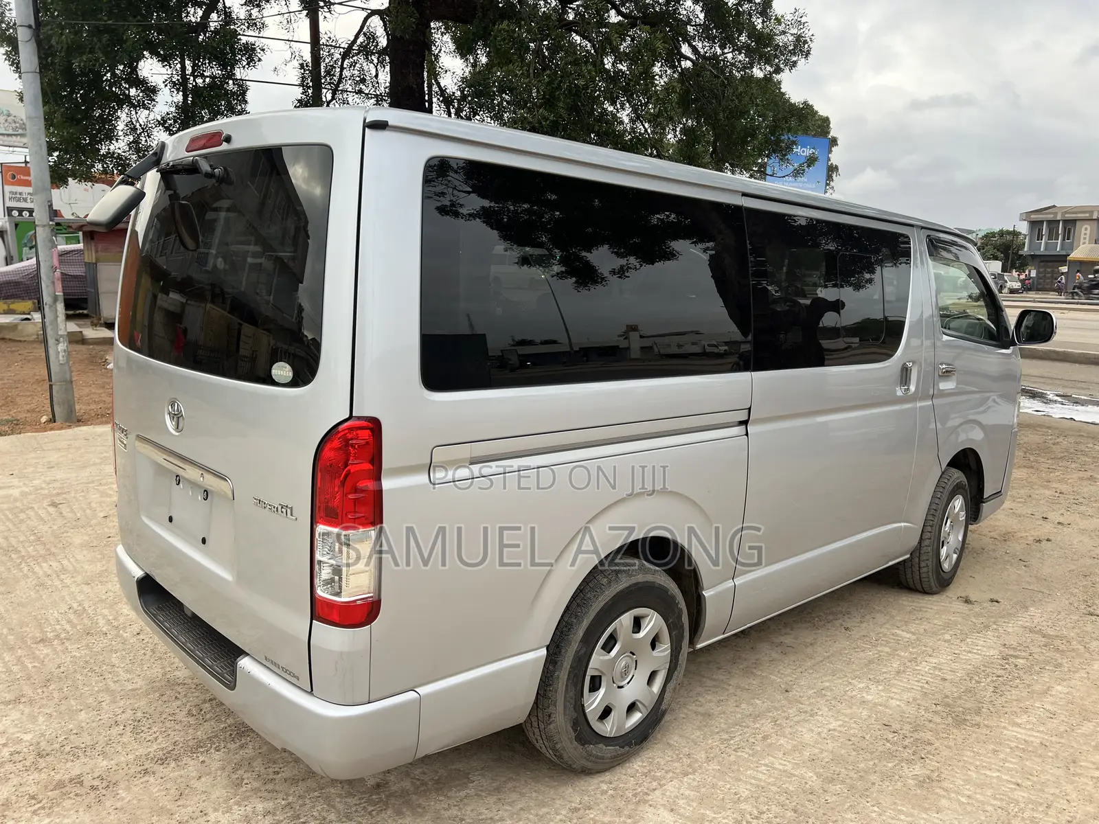 Toyota HiAce 2015 Silver