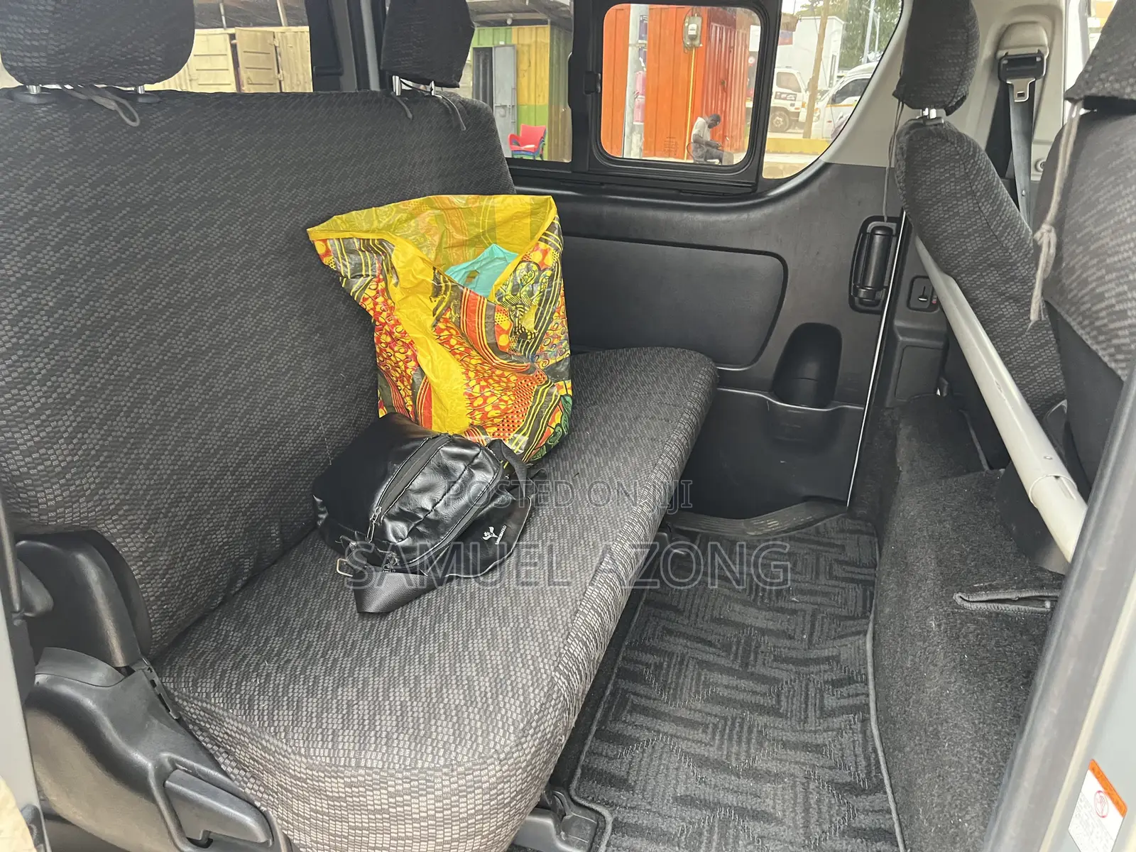 Toyota HiAce 2015 Silver
