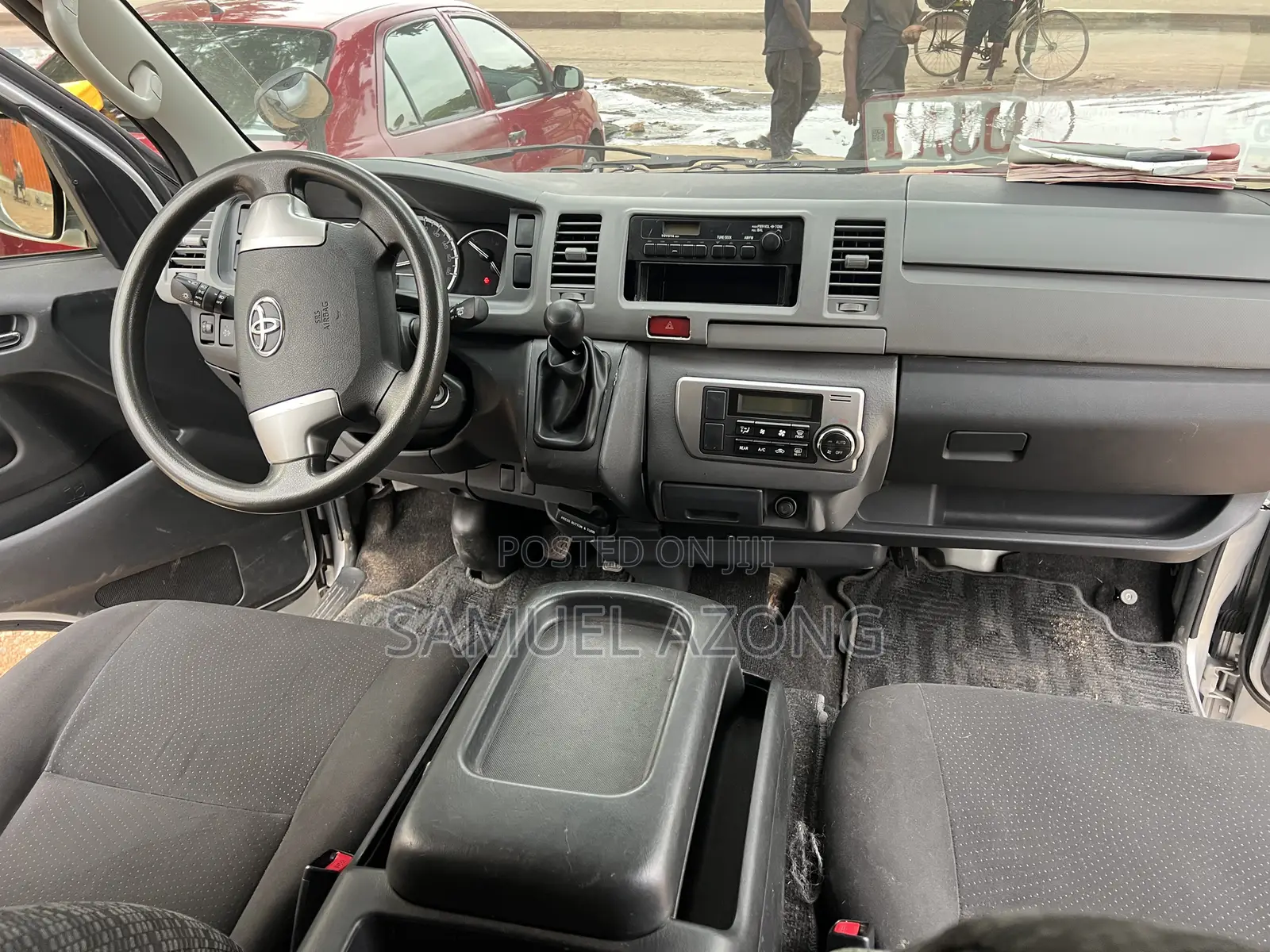Toyota HiAce 2015 Silver
