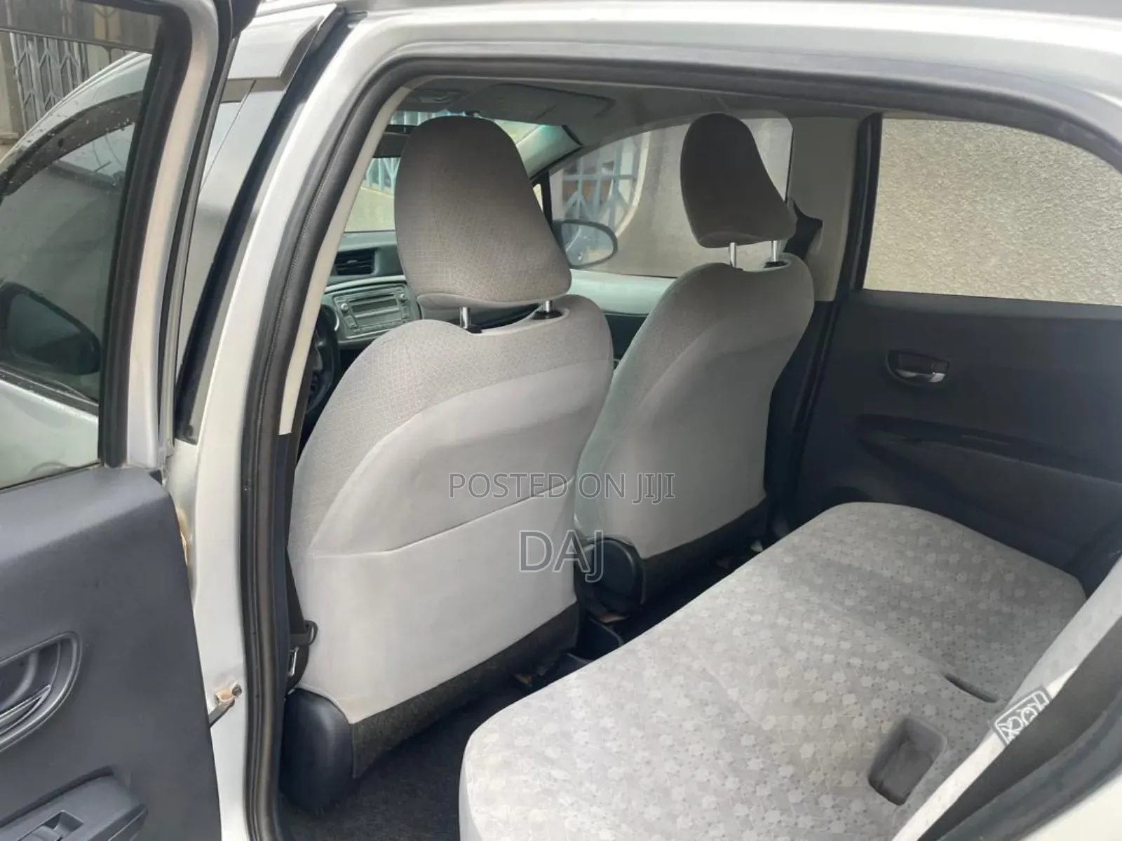 Toyota Vitz 1.3 AWD 3dr 2012 Silver