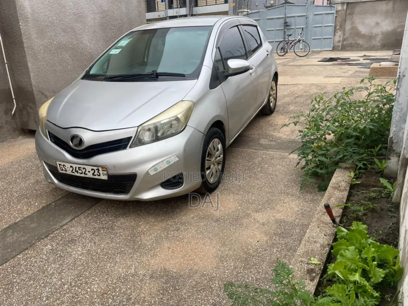 Toyota Vitz 1.3 AWD 3dr 2012 Silver