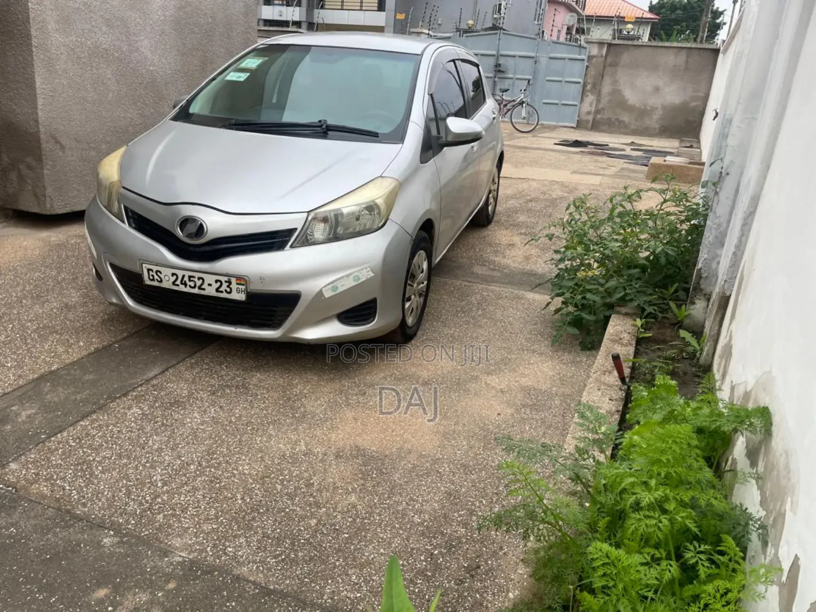 Toyota Vitz 1.3 AWD 3dr 2012 Silver