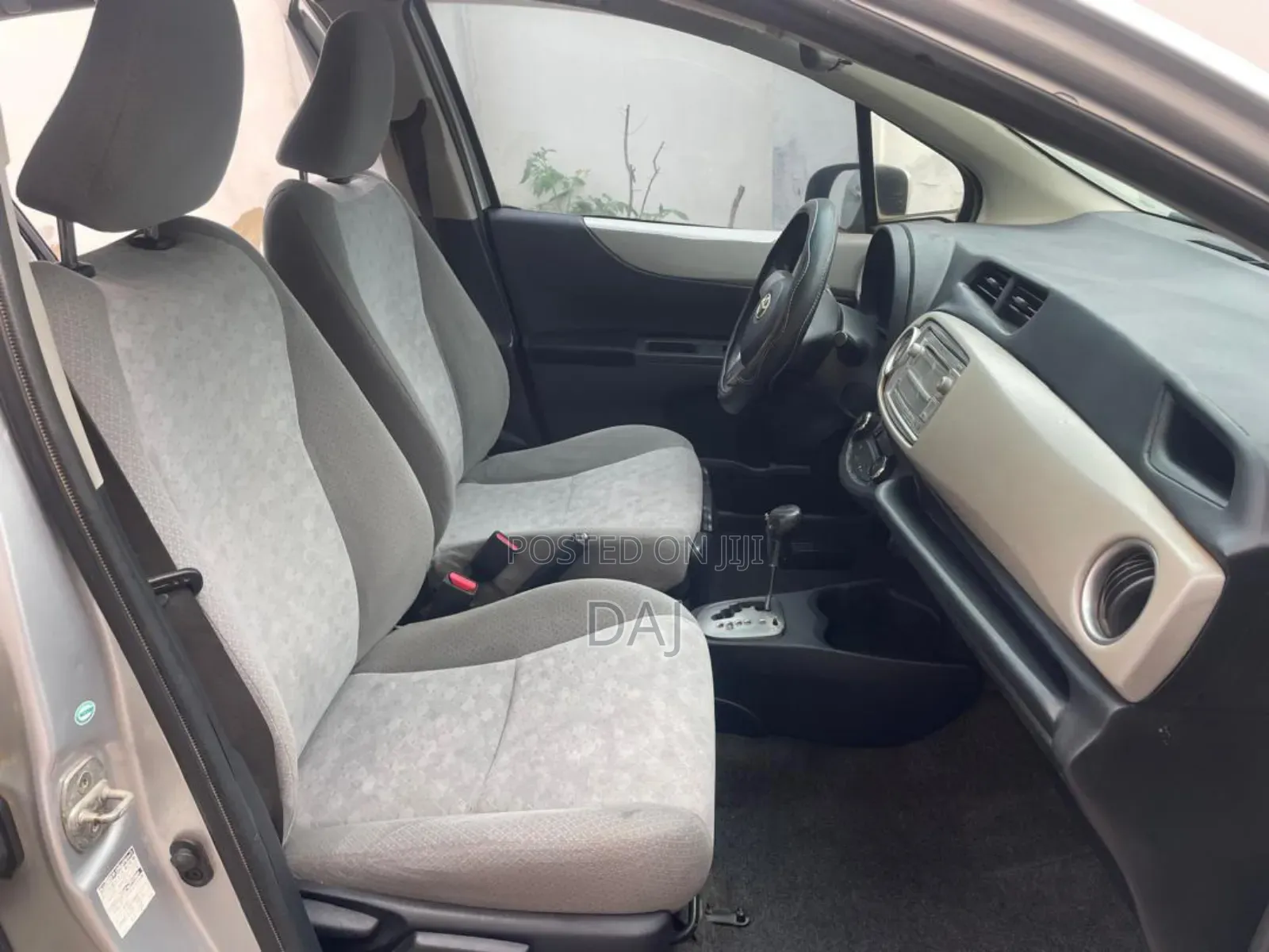 Toyota Vitz 1.3 AWD 3dr 2012 Silver