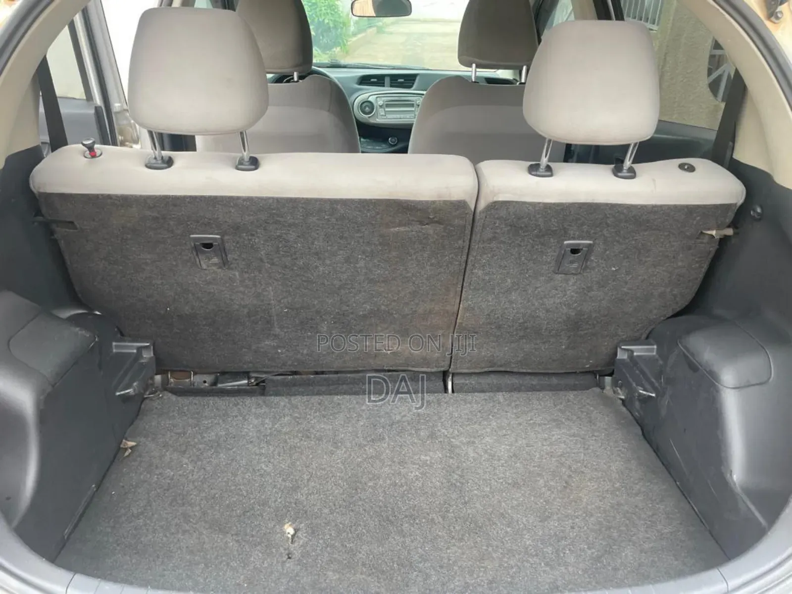 Toyota Vitz 1.3 AWD 3dr 2012 Silver