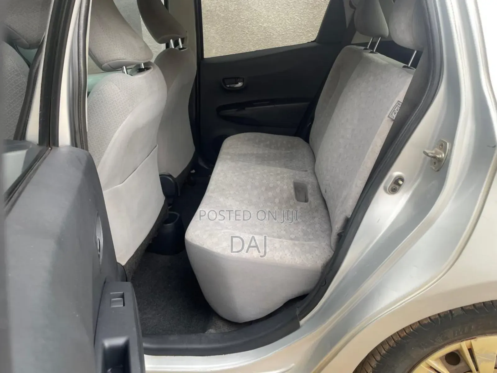 Toyota Vitz 1.3 AWD 3dr 2012 Silver