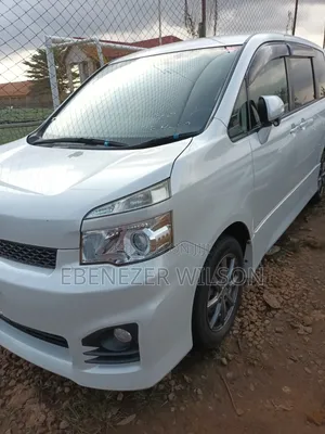 Toyota Voxy 2013 White