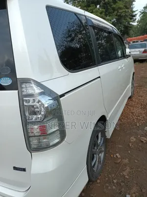 Toyota Voxy 2013 White