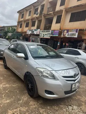 Toyota Belta 2010 Silver