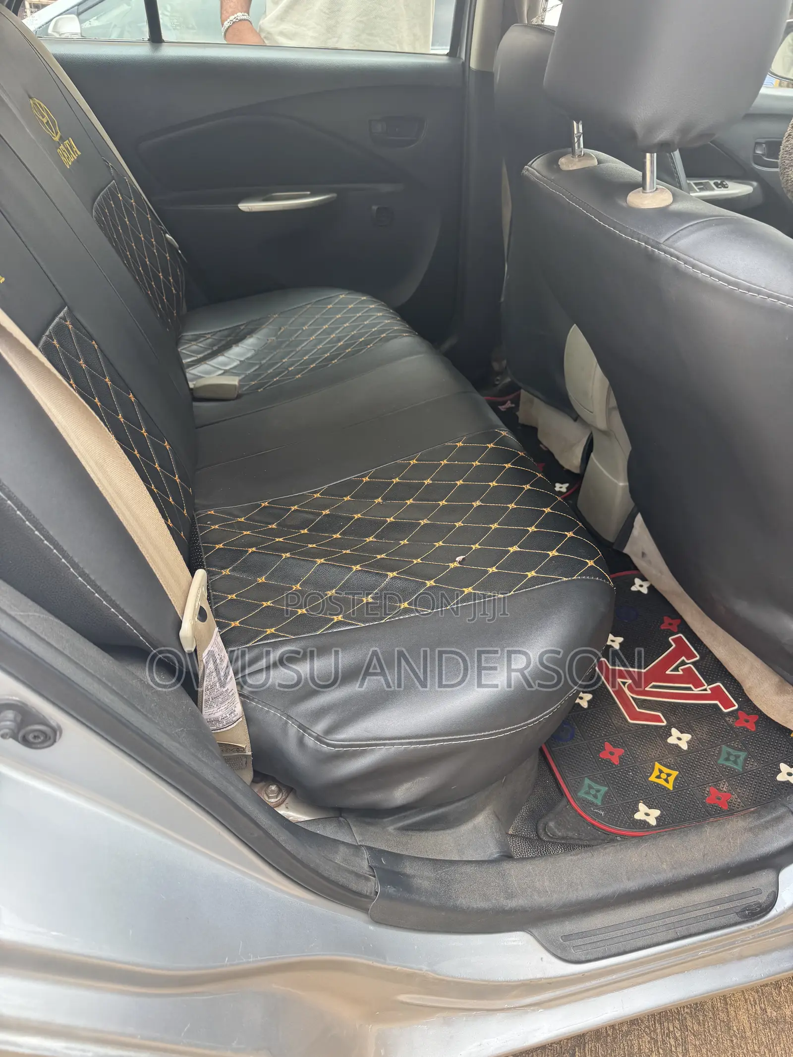 Toyota Belta 2010 Silver