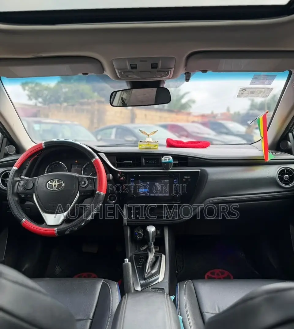 Toyota Corolla XSE (1.8L 4cyl 2A) 2018 Black