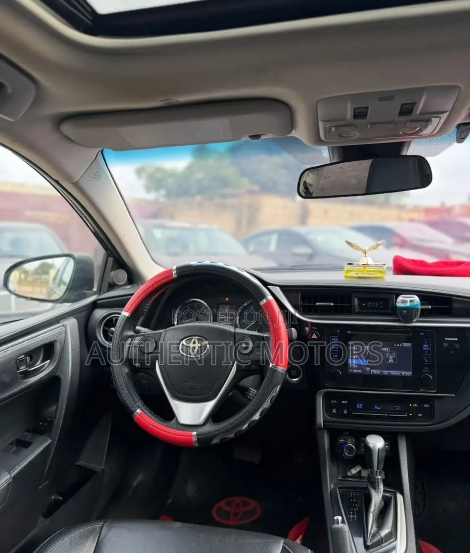 Toyota Corolla XSE (1.8L 4cyl 2A) 2018 Black