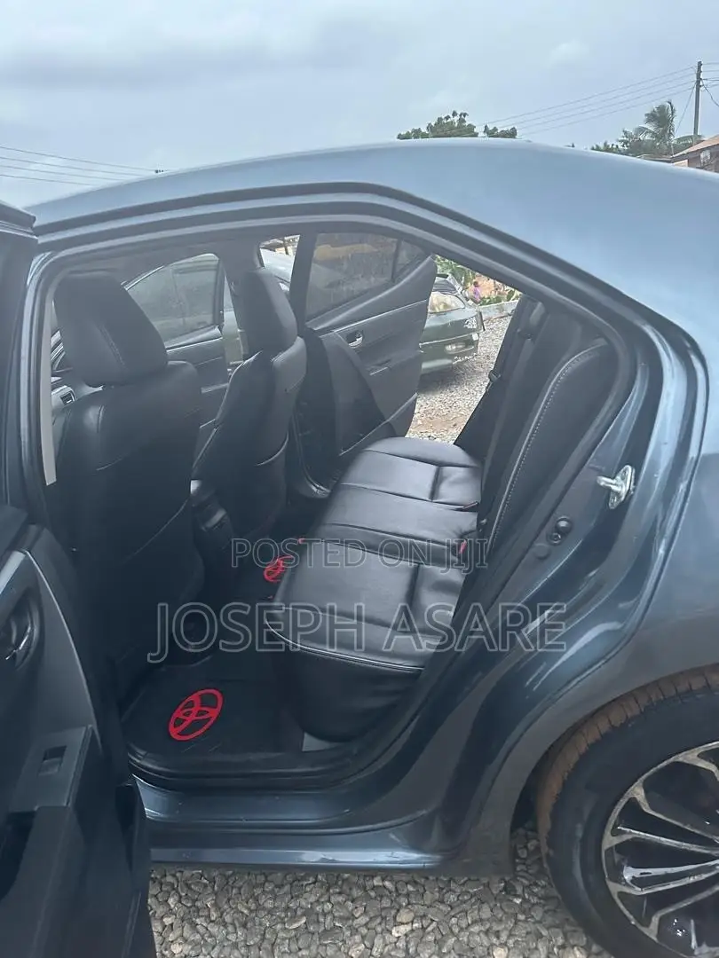 Toyota Corolla 2016 Black