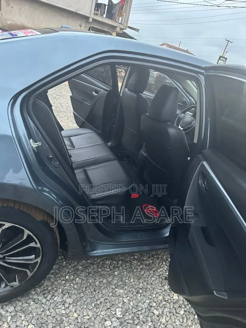 Toyota Corolla 2016 Black