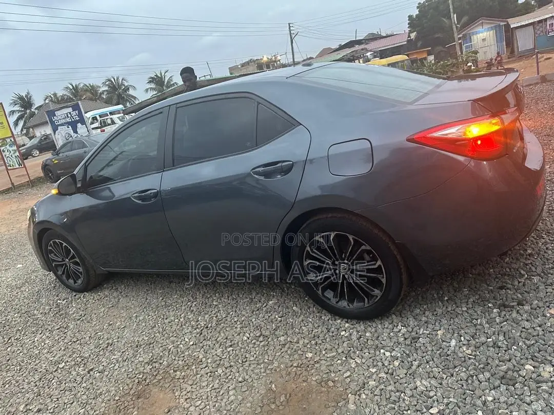 Toyota Corolla 2016 Black