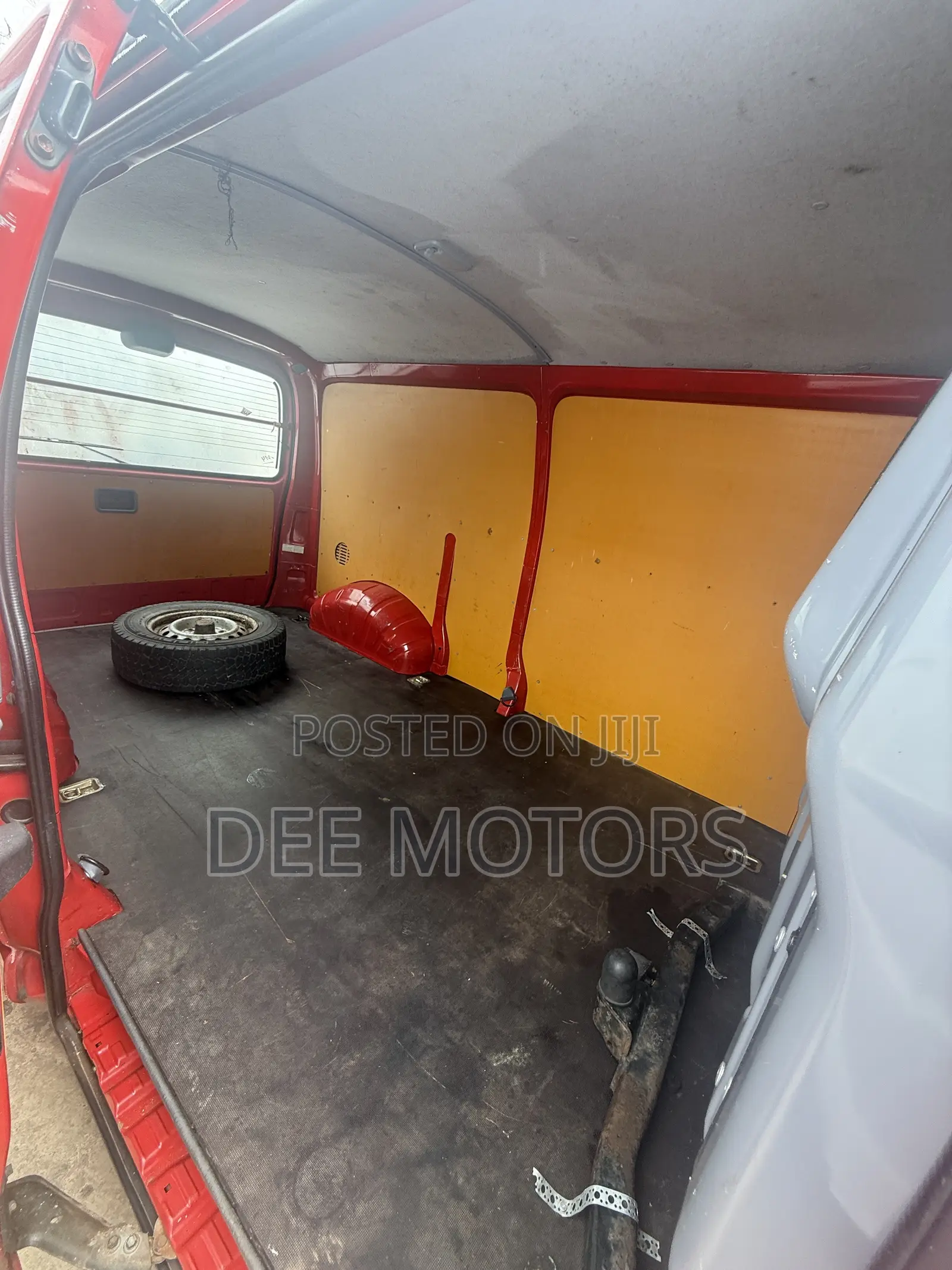 Toyota HiAce 2000 White