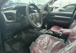 Toyota Hilux 2016 Black